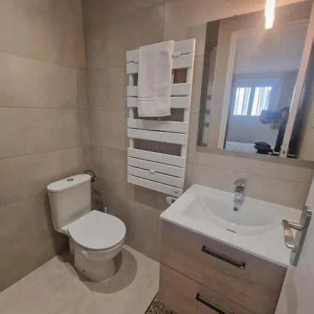 Cozy & Modern Renovated In The Heart Of L'ecusson