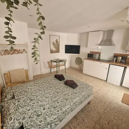 Cozy & Modern Renovated In The Heart Of L'ecusson Apartment *